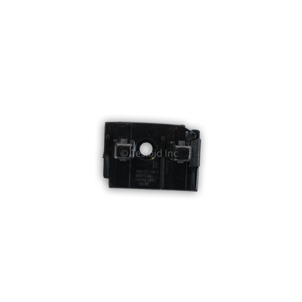 BRACKET - FASCIA FRT CTR TO FDR RH